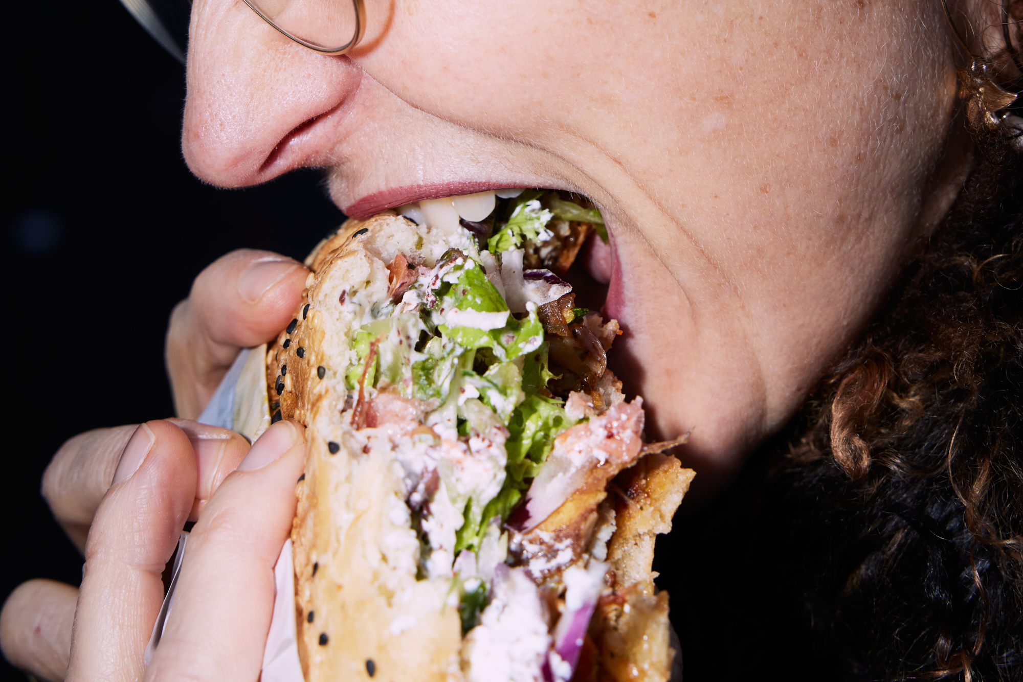 Bild von Person und Döner